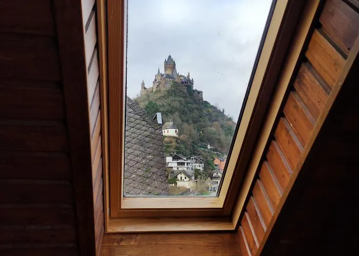 Panorama Oase Mit Blick Auf Mosel Und Reichsburg *
